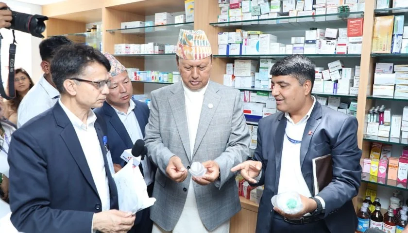 एकैदिन १ सय १ फार्मेसीमा अनुगमन, ७ बन्द ४ मा शिलबन्दी